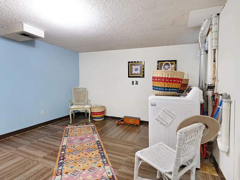 308 Twykingham Pl — Photo 31