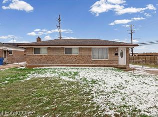 32955 Hawthorne Dr, Warren, MI 48092