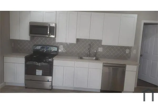 Building Photo - 806 McCabe Ave