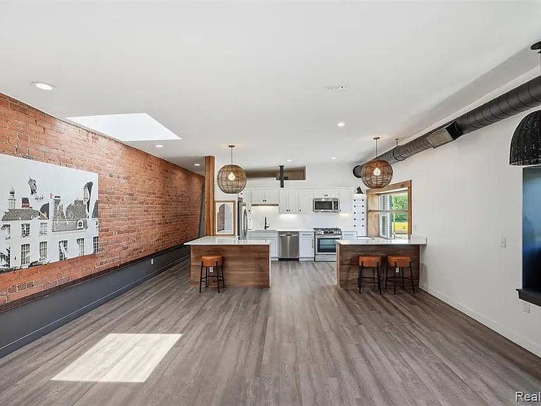 436 E Milwaukee St — Photo 6