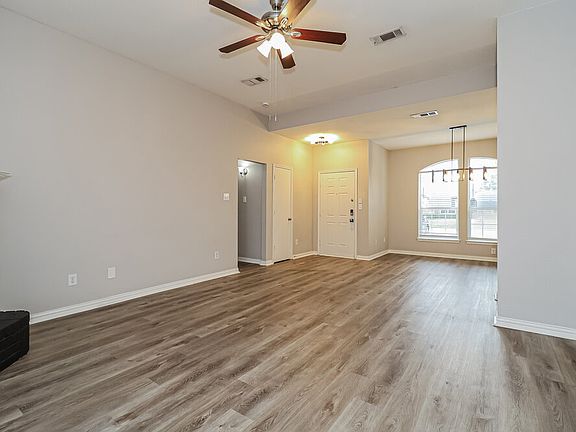 4th image of 113 Oak Hollow Ln