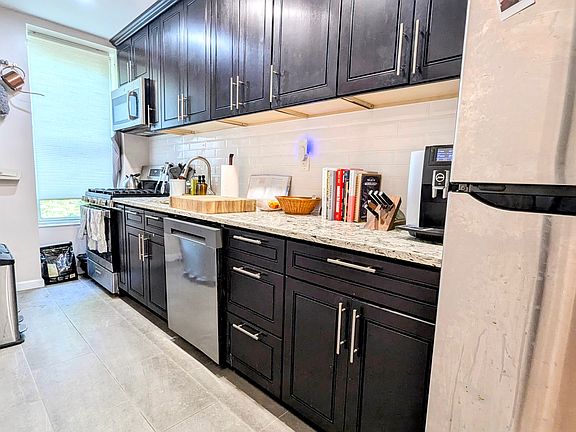 3rd image of 408 Hancock St APT 2