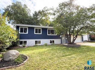 504 S Gardner Dr, Sioux Falls, SD 57103