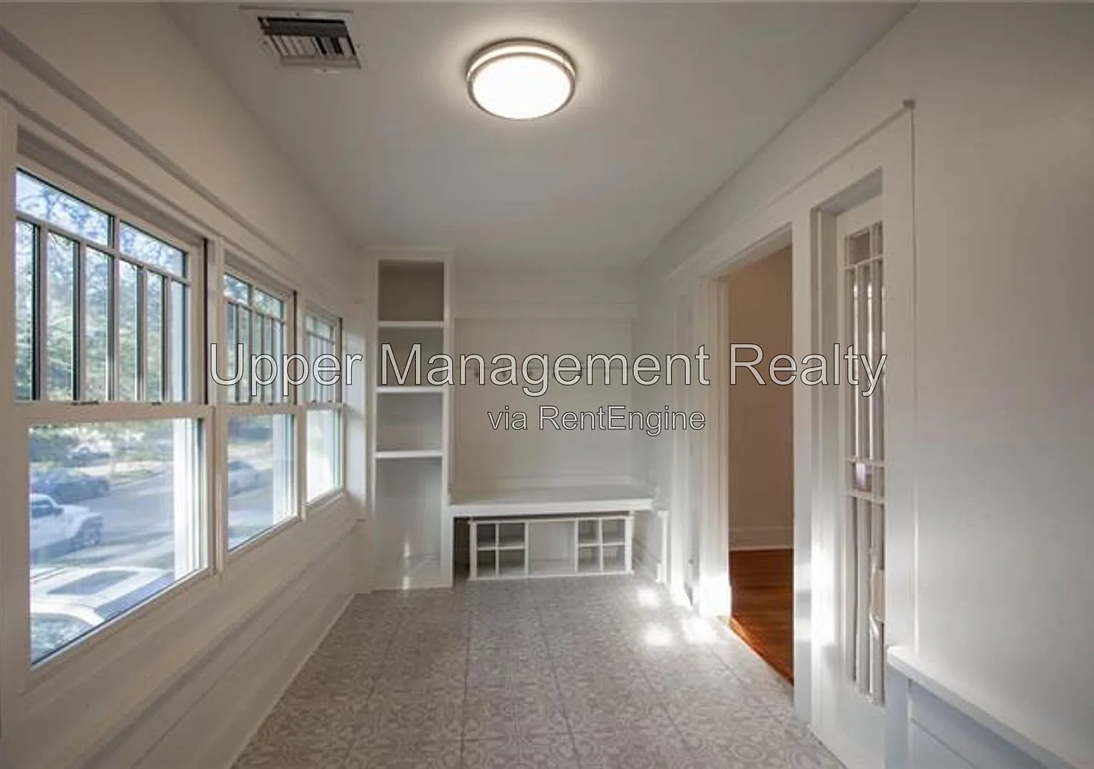 5 bed, 2.0 bath, 3000 sqft, $3,600 — Photo 2