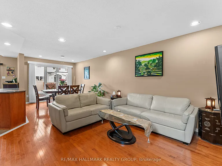 2250 Silverado Cres — Photo 5