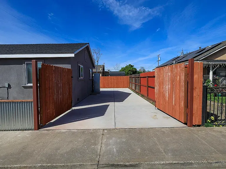 403 Stockton St — Photo 4