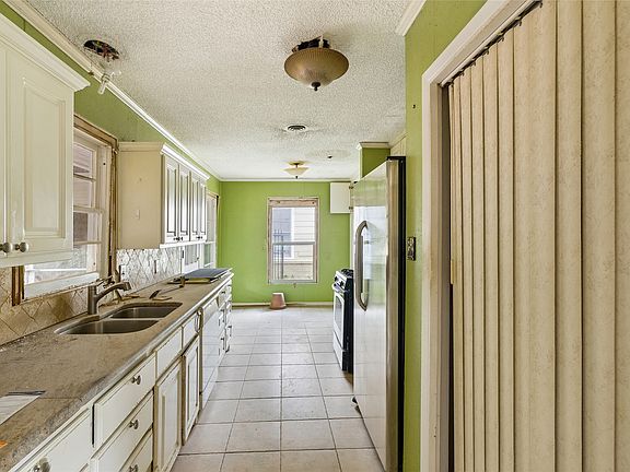 5th image of 5104 Malinda Ln S