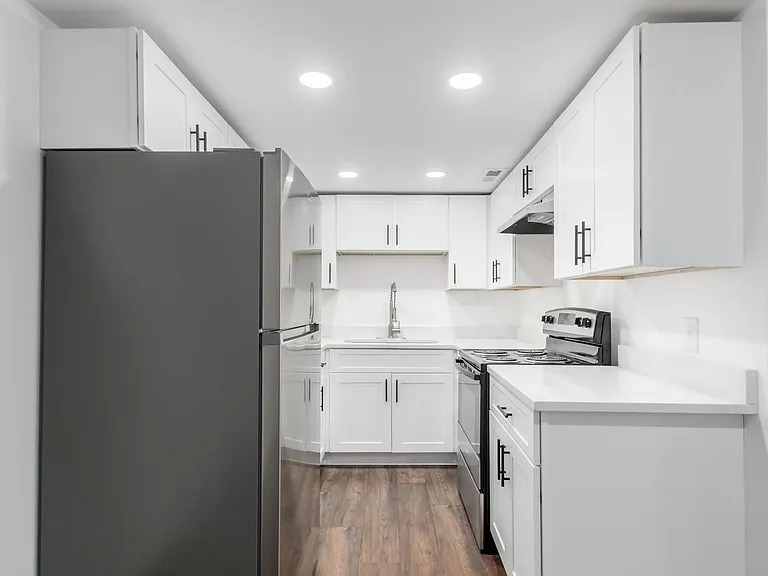 45 Governor Pl #24 — Photo 9