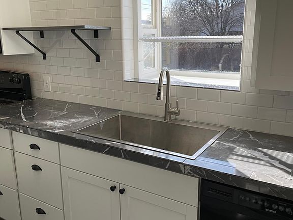 3rd image of 506 Davenport St