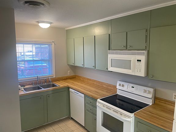 3rd image of 3000 Golden Rd APT 30