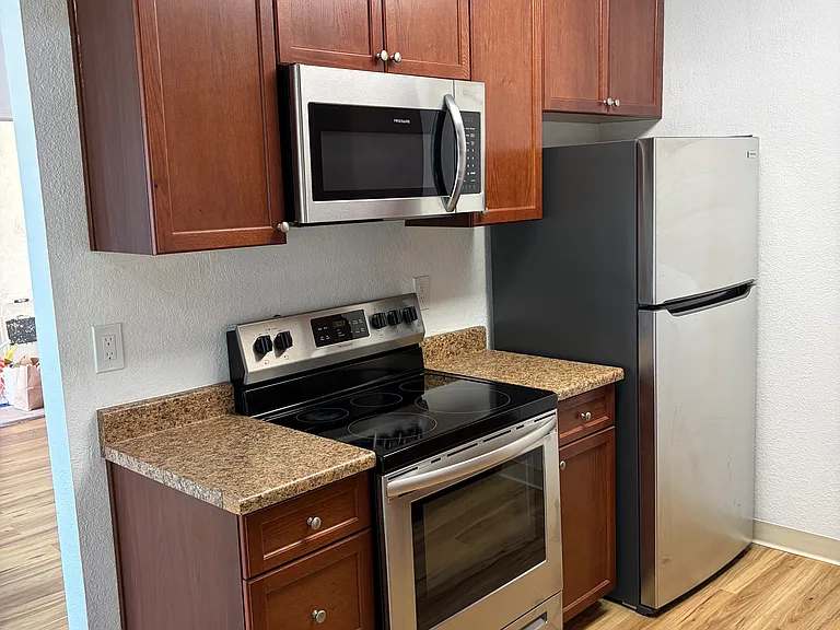 1905 E Grand Ave #10 — Photo 3