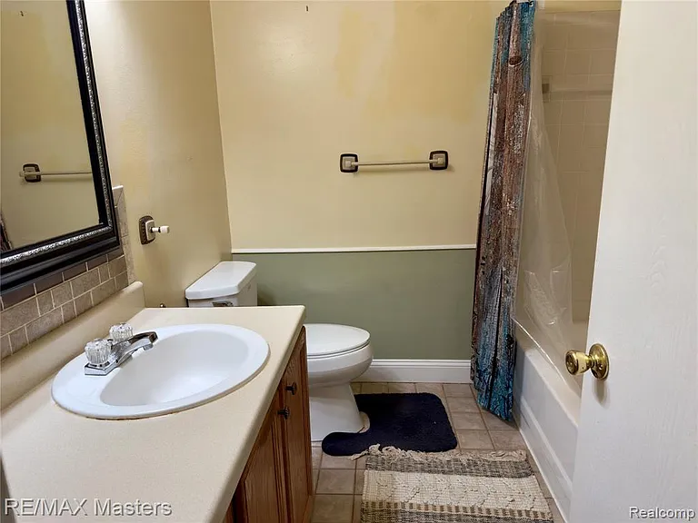 20037 Village Green Ct — Photo 8