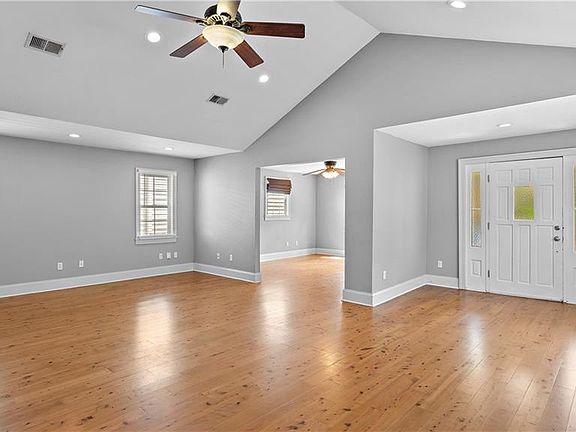3rd image of 830 Washington Ave