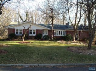 638 Sargent Rd, River Vale, NJ 07675