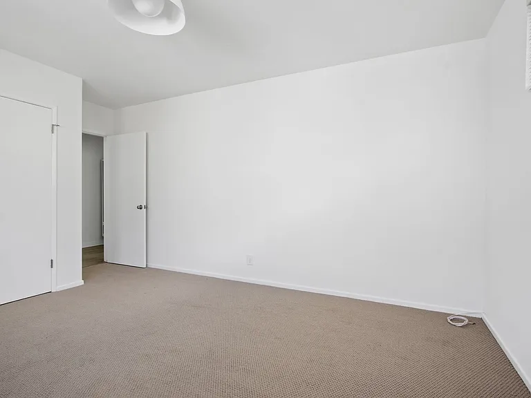 943 6th Street in Santa Monica - North of Wilshire and only 6 blocks to the beach! — Photo 14