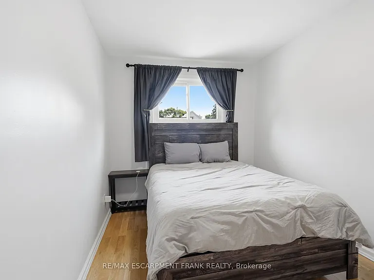 95 E 18th St #1 — Photo 23