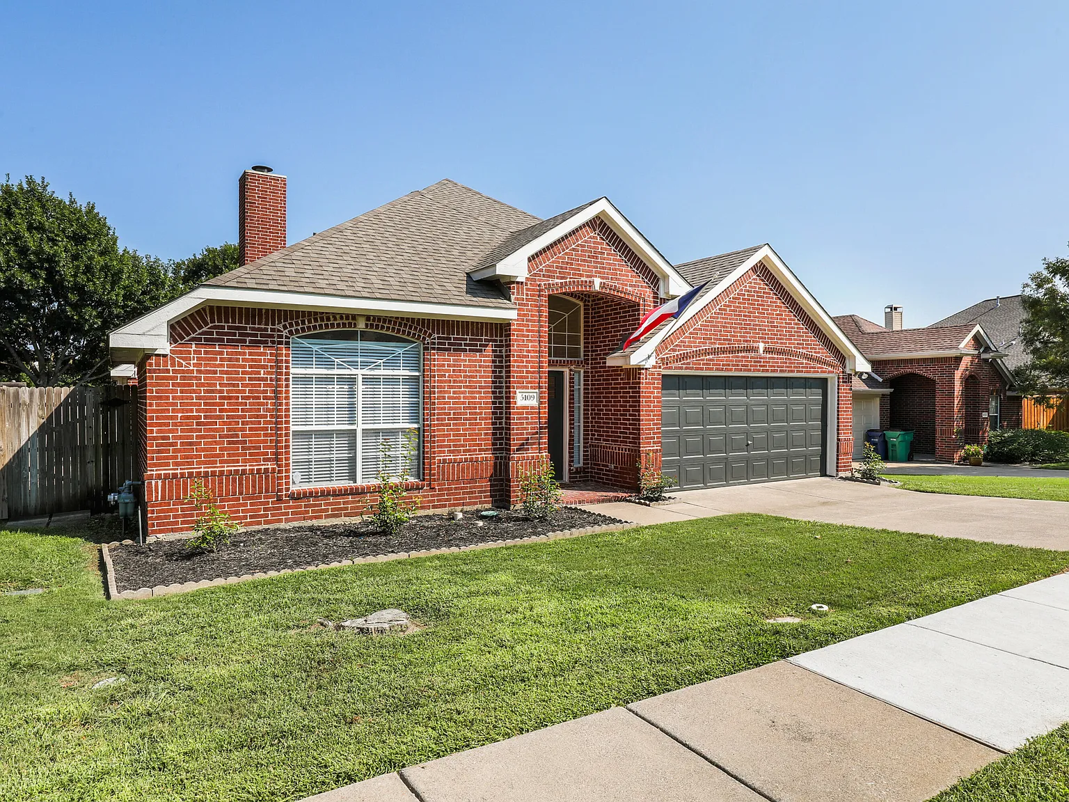 4 bed, 2232 sqft, $8,586 — Photo 2
