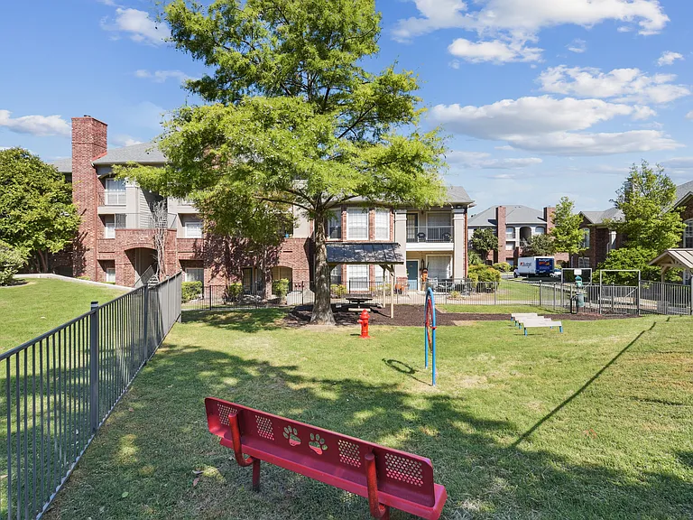 Whispering Creek Villas Apartment Homes — Photo 12