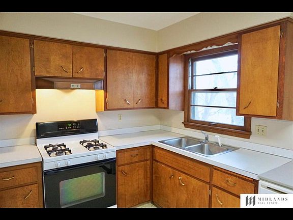 5th image of 1412 Englewood Dr
