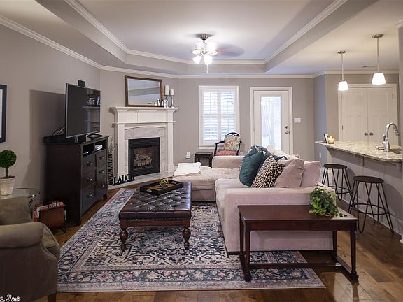 4th image of 928 Parkside Dr