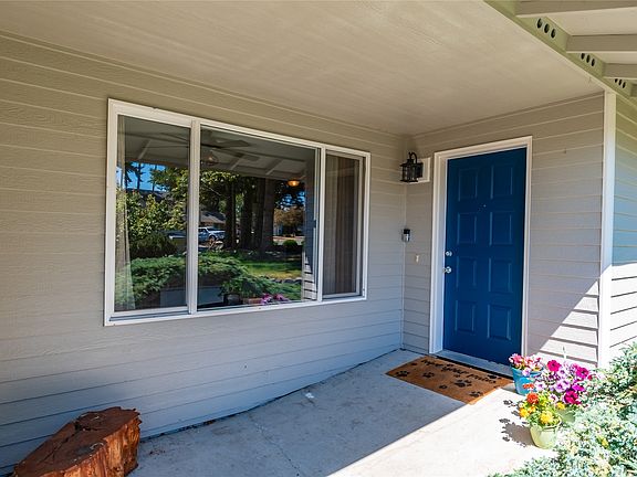 4th image of 1738 SW Robertson Drive