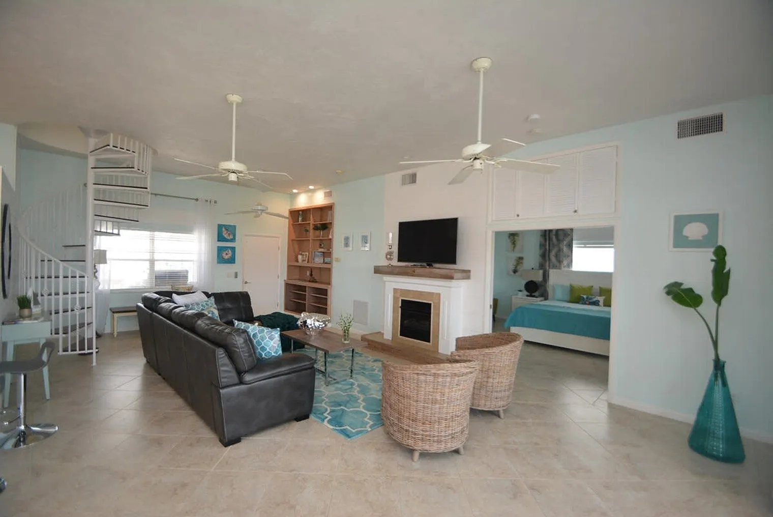 4 bed, 3.0 bath, 2690 sqft, $7,620 — Photo 3