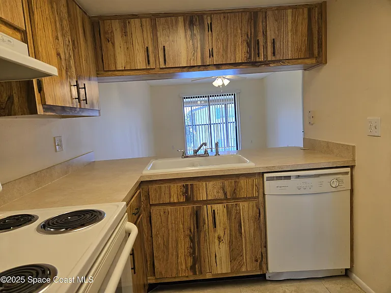 505 Landings Way #10 — Photo 11