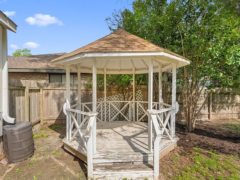 11811 Carshalton Dr — Photo 31