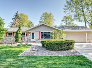 141 Woodridge Rd, West Bend, WI 53095