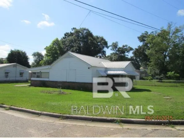 936 S Sidney E Manning Blvd, Flomaton, AL 36441