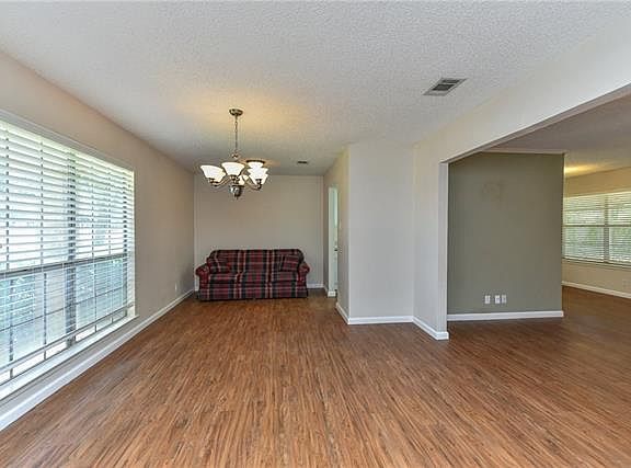 5th image of 1213 Columbine Ct