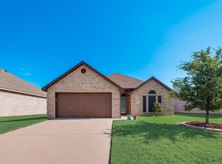 3201 Canary Ln, Midlothian, TX 76065
