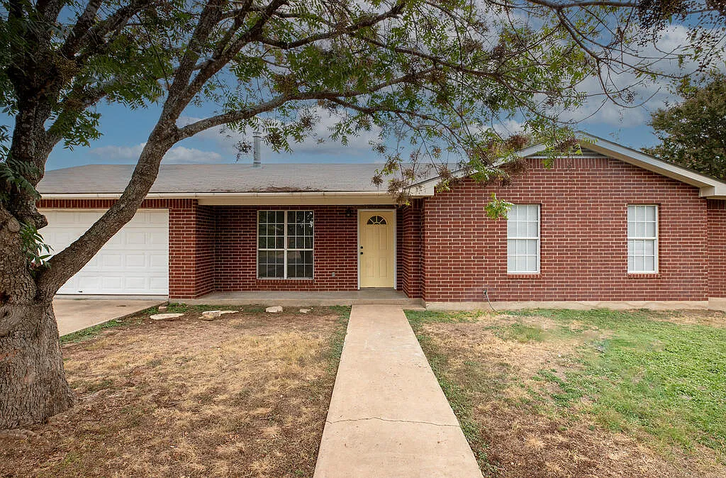 3 bed, 1309 sqft, $2,300 — Photo 1
