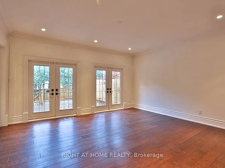 11 York Rd — Photo 7