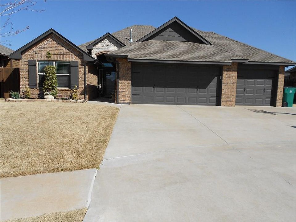 1st image of 8309 NW 141st Cir