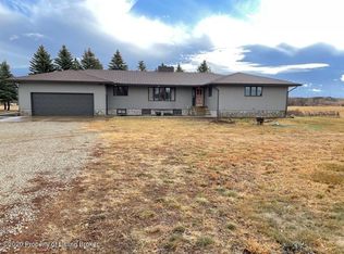 275 Palm Beach Rd, Dickinson, ND 58601