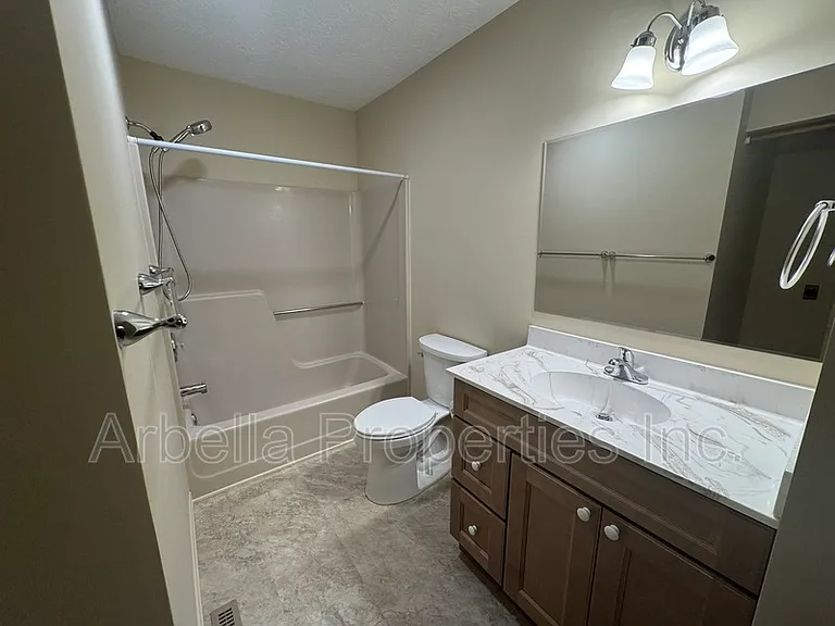 1029 Surmont Ct — Photo 14