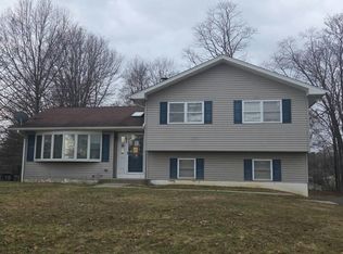 51 Scotchtown Dr, Middletown, NY 10941