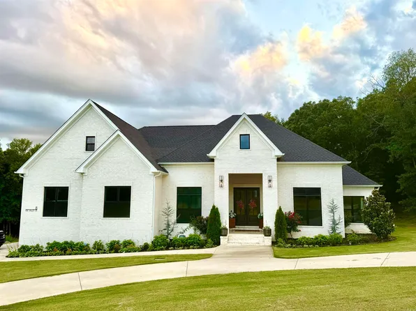 8 Rae Valley Dr, Greenbrier, AR 72058