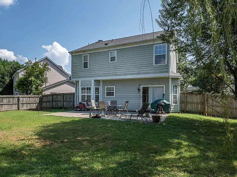 320 Hallwood Ct — Photo 32