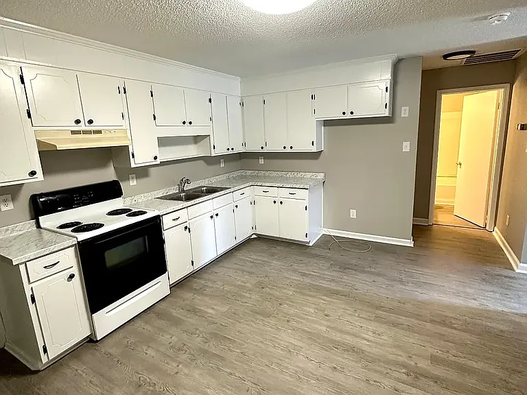 393 Melrose Dr #2 — Photo 3
