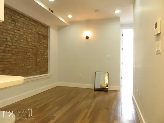 Rented by Rennit Inc. | media 21