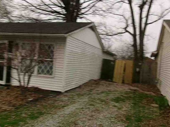 3rd image of 1115 Cedarview Dr