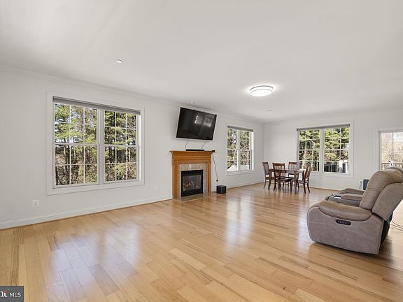 5th image of 1131 Arnold Rd