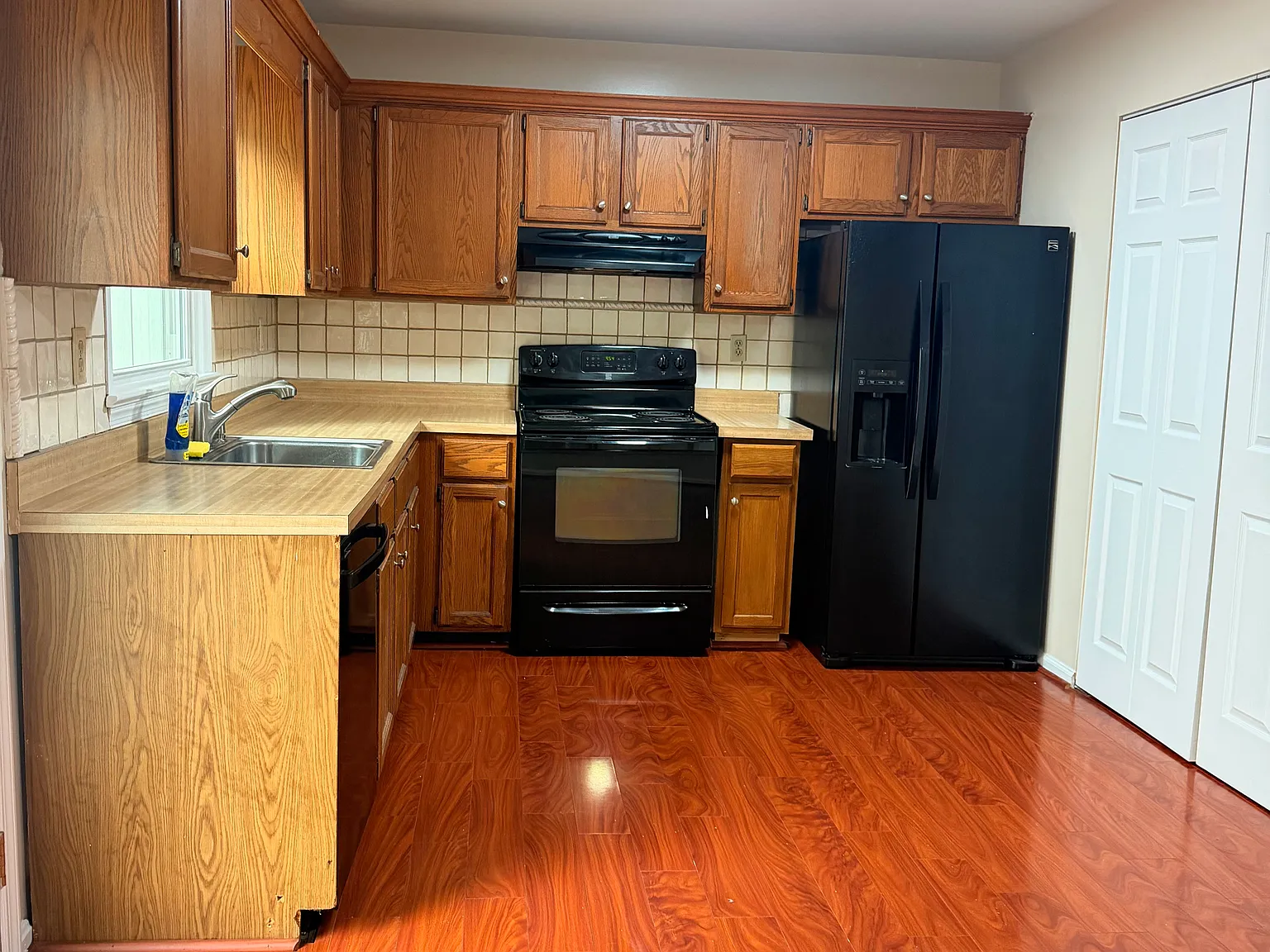 3 bed, 1240 sqft, $2,400 — Photo 2