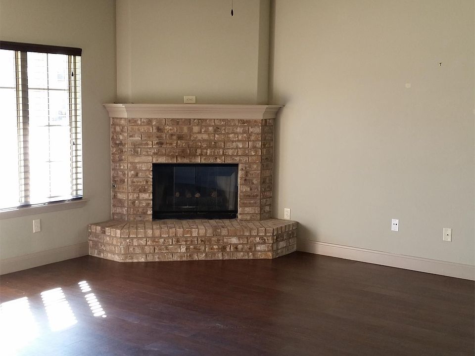2nd image of 4422 106th St Unit B
