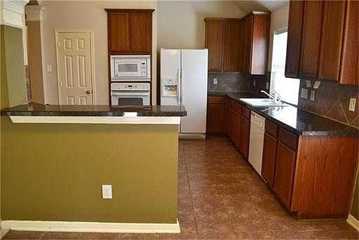 4th image of 6906 Grants Hollow Ln