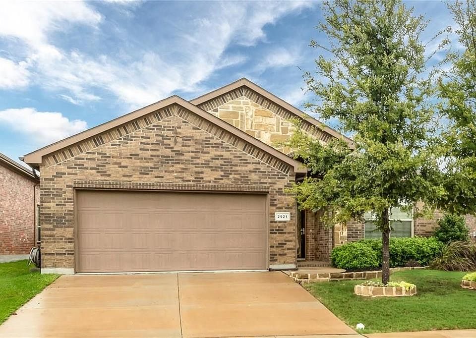 1st image of 2921 Maple Creek Dr