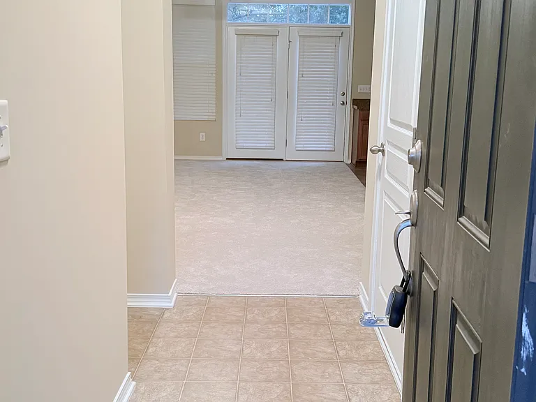 412 Longchamp Ln — Photo 4