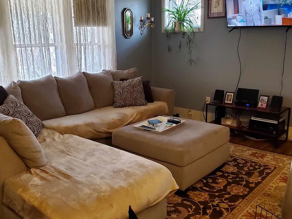 2nd image of 1041 Jefferson Ave #1